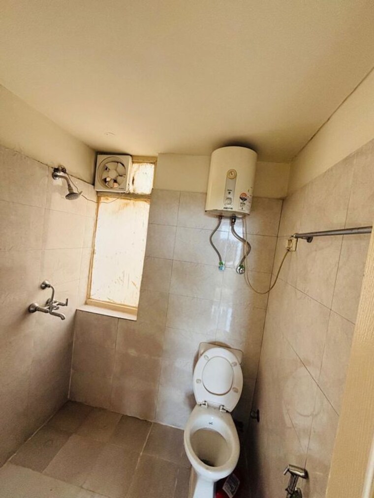 Bathroom, tulip-white 3 Bedroom 1326 Sq.Ft. Apartment In Sector 69 Gurgaon 10020499
