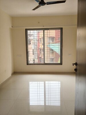 Room in 2 BHK Apartment at Kalpataru Paramount D, Kapur Bawdi – for Sale