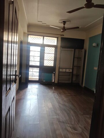 Room in 2 BHK Apartment at Ajnara Le Garden, Sector 16b Greater Noida – for Sale