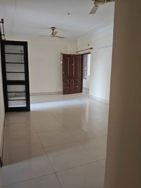 2 BHK Apartment For Sale in Ajnara Le Garden