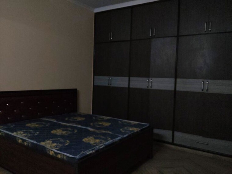 Room, sector 50 3 Bedroom 2500 Sq.Ft. Builder Floor In Sector 50 Noida 10020581