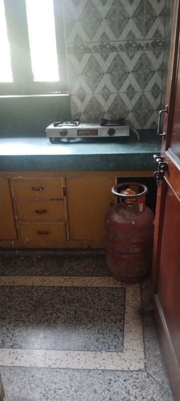 Furnished Amenities in 3 BHK Builder Floor at Sector 11 – for Rent