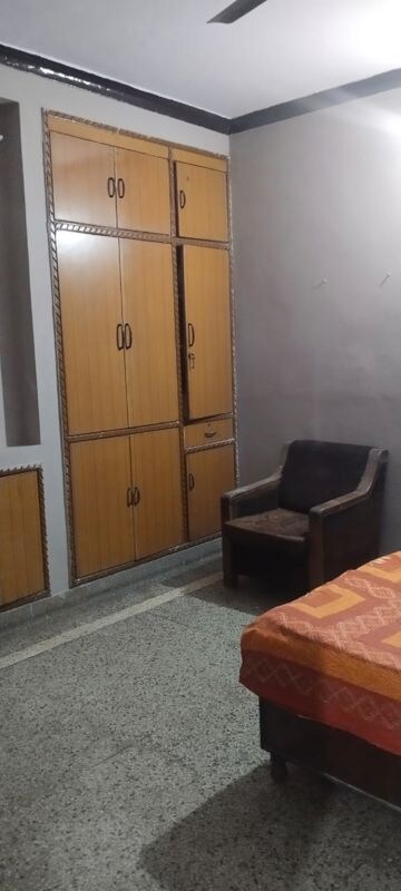 Furnished Amenities in 3 BHK Builder Floor at Sector 11 – for Rent