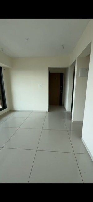 Room in 3 BHK Apartment at Chandak 34 Park Estate, Goregaon West – for Rent