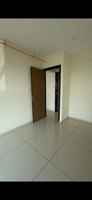 Room in 3 BHK Apartment at Chandak 34 Park Estate, Goregaon West – for Rent