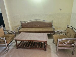 Bedroom in 2 BHK Builder Floor at Chinhat – for Rent