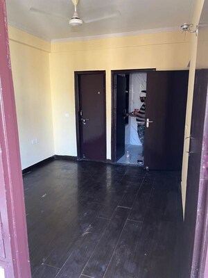 Room in 2.5 BHK Apartment at Techman Moti Residency, Raj Nagar Extension – for Sale