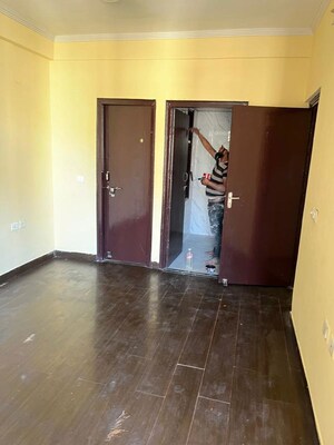 Room in 2.5 BHK Apartment at Techman Moti Residency, Raj Nagar Extension – for Sale