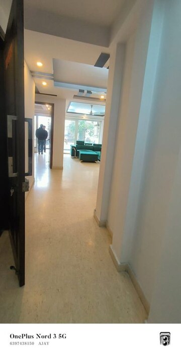 Room in 1 BHK Builder Floor at Shivalik Colony – for Rent