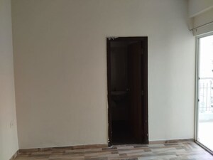 Room in 3 BHK Apartment at VVIP Homes, Gaur City 2 – for Sale
