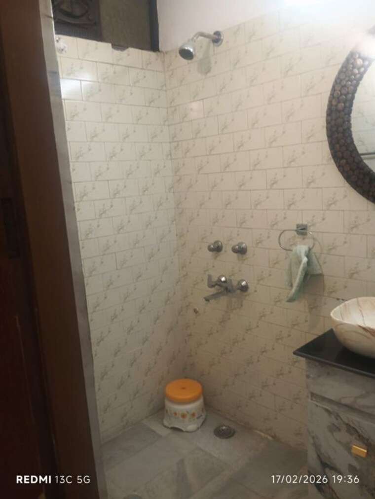 Bathroom, malviya nagar 3 Bedroom 150 Sq.Yd. Builder Floor In Malviya Nagar Delhi 10020652