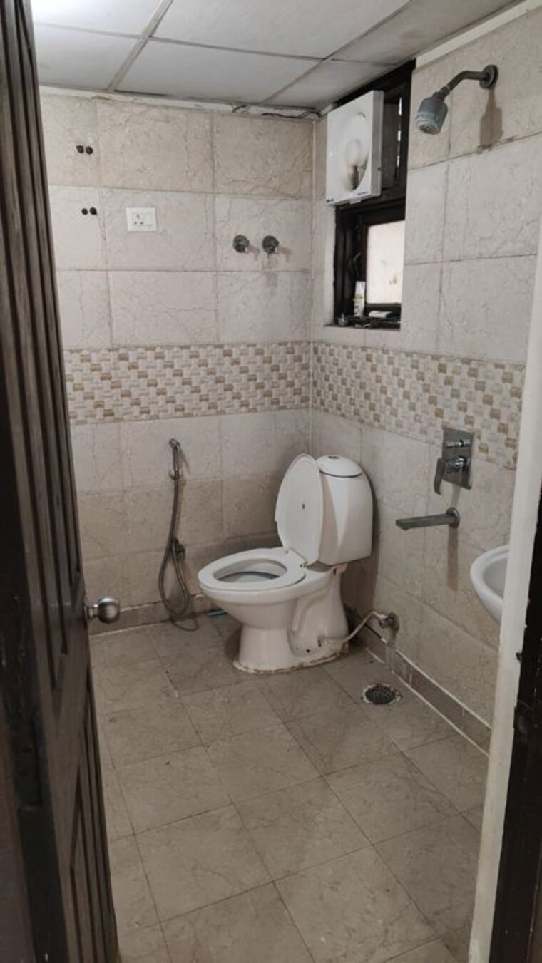 Bathroom, vasu-fortune-residency 3 Bedroom 1375 Sq.Ft. Apartment In Raj Nagar Extension Ghaziabad 10020659