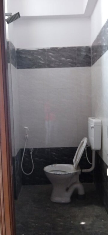 Bathroom in 1 BHK Apartment at Lakdi Ka Pul – for Sale
