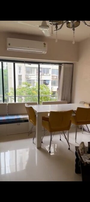 2 BHK Apartment For Sale in Vile Parle West