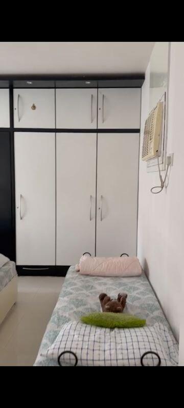 Furnished Amenities in 2 BHK Apartment at Vile Parle West – for Sale