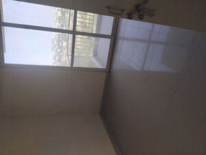 Room in 3 BHK Apartment at Conscient Habitat 78, Sector 78 – for Rent