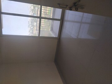 Room in 3 BHK Apartment at Conscient Habitat 78, Sector 78 – for Rent