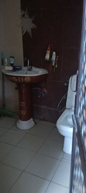 Master Bedroom in 3 BHK Apartment at Mona Greens, Ghazipur – for Rent