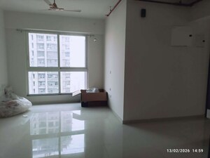 Room in 3 BHK Apartment at Sheth Zuri, Laxmi Nagar – for Rent