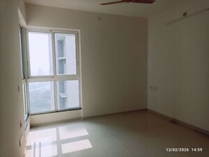 Room in 3 BHK Apartment at Sheth Zuri, Laxmi Nagar – for Rent