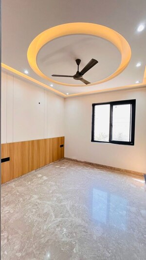 Room in 3 BHK Builder Floor at BPTP Green Oaks, Sector 70a – for Sale