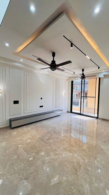 Room in 3 BHK Builder Floor at BPTP Green Oaks, Sector 70a – for Sale