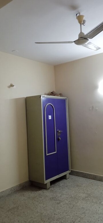 Furnished Amenities in 2 BHK Apartment at Red Hills – for Rent