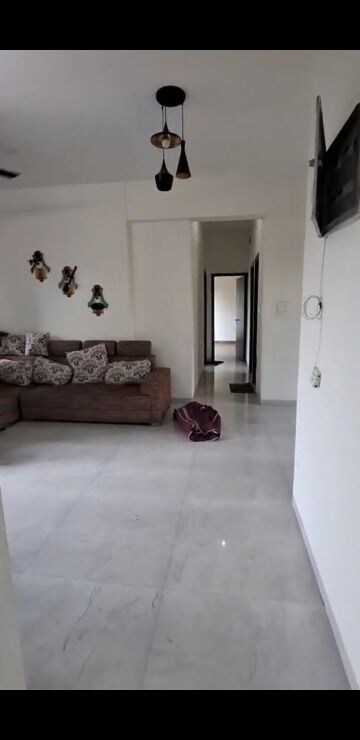 Room in 3 BHK Apartment at Harmony Signature Towers, Owale – for Rent