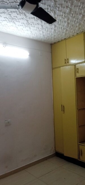 Room in 3 BHK Apartment at Lakdi Ka Pul – for Rent