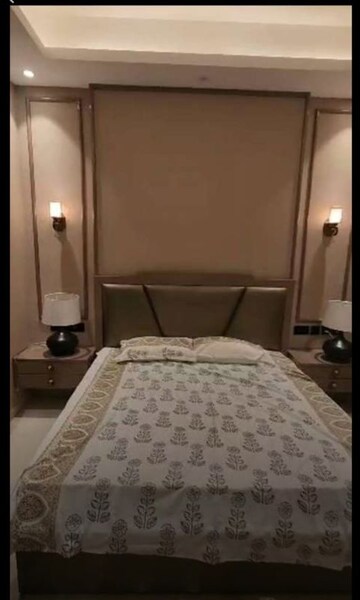 Bathroom in 5 BHK Villa at Hazratganj – for Rent