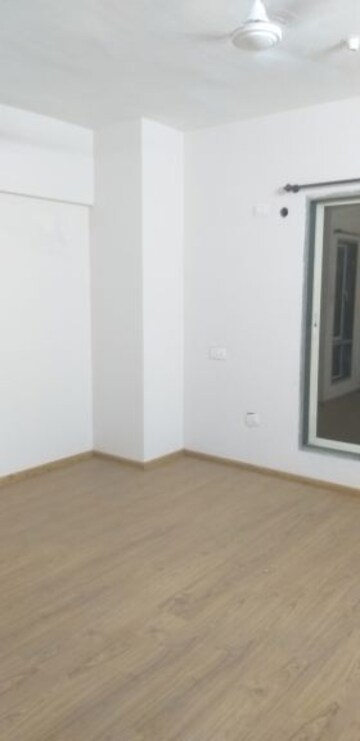 Room in 3 BHK Apartment at Jangid Galaxy, Ghodbunder Road – for Rent