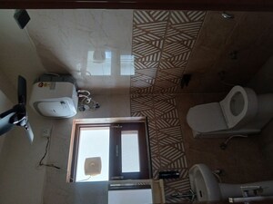 Bathroom in 1.5 BHK Builder Floor at Sector 9 – for Rent