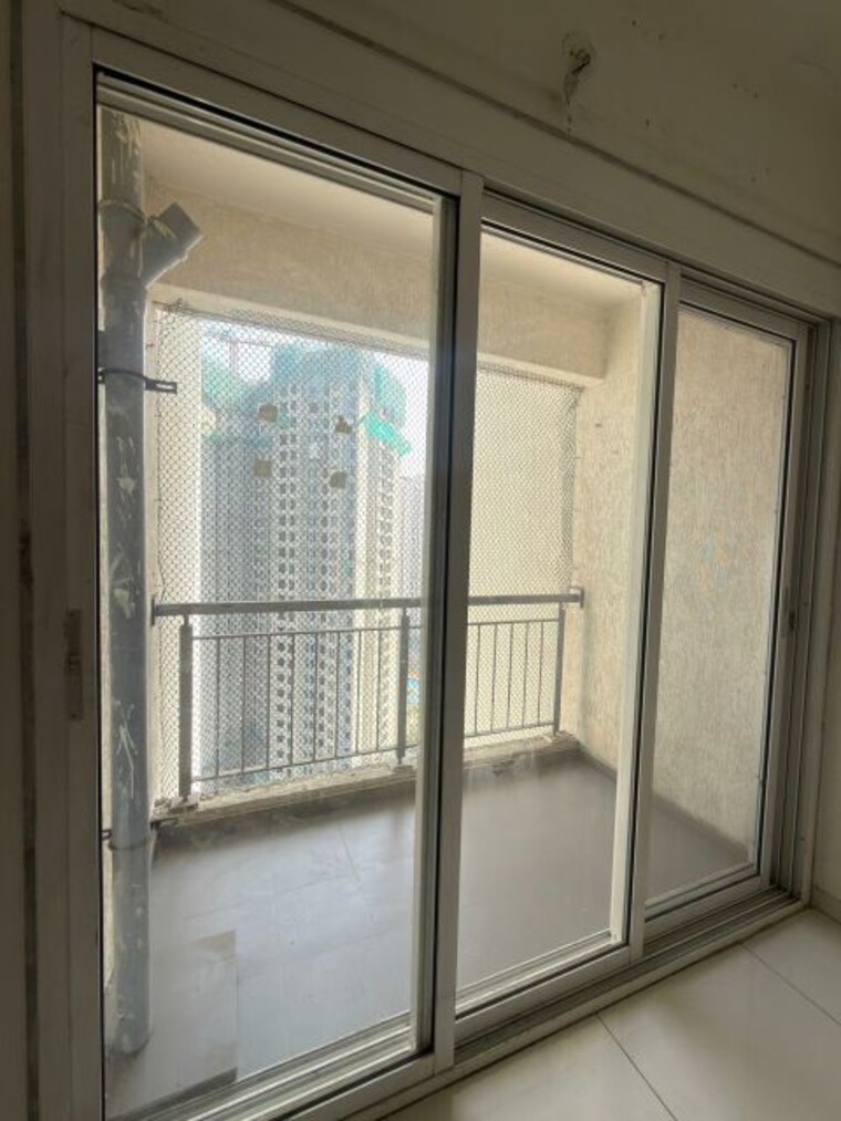 Room, godrej-emerald 3 Bedroom 900 Sq.Ft. Apartment In Ghodbunder Road Thane 10020734