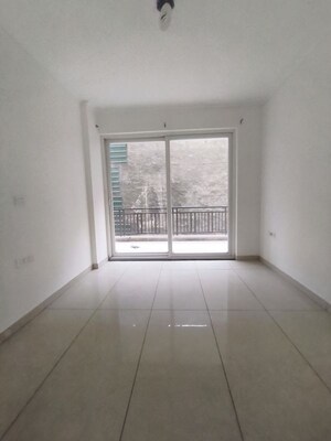 Room in 3 BHK Apartment at Green Valley Residencia, Ghazipur – for Rent