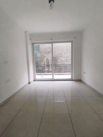 Room in 3 BHK Apartment at Green Valley Residencia, Ghazipur – for Rent