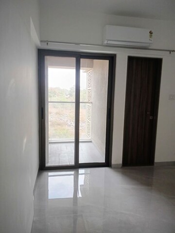 Room in 2 BHK Apartment at Pentagon Fortune East, Kharadi – for Rent