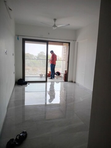 Room in 2 BHK Apartment at Pentagon Fortune East, Kharadi – for Rent