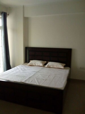 Bedroom in 2.5 BHK Apartment at Gaur City 6th Avenue, Sector 4 Greater Noida – for Rent