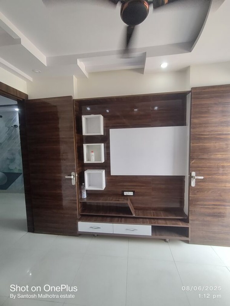 Room, dwarka mor 2 Bedroom 65 Sq.Yd. Builder Floor In Dwarka Mor Delhi 10020766