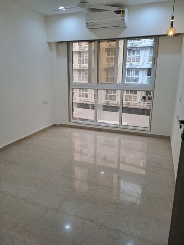 Room in 2 BHK Apartment at Platinum Life, Andheri West – for Rent