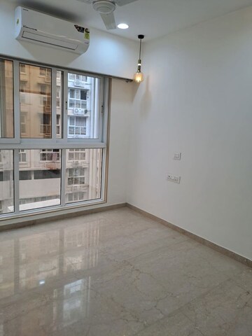 Room in 2 BHK Apartment at Platinum Life, Andheri West – for Rent