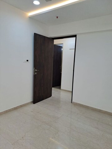 Room in 3 BHK Apartment at Platinum Life, Andheri West – for Rent