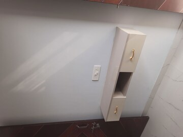 Room in 1 RK Apartment at Sector 63a – for Rent