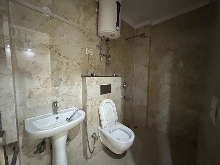Bathroom, saket 3 Bedroom 1450 Sq.Ft. Builder Floor In Saket Delhi 10003860
