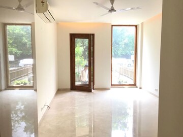 Room in 3 BHK Apartment at Green Park – for Rent
