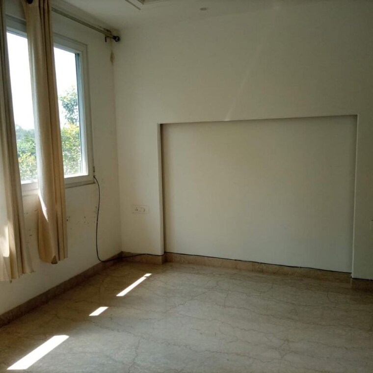 Room, east of kailash 3 Bedroom 1600 Sq.Ft. Builder Floor In East Of Kailash Delhi 10020882