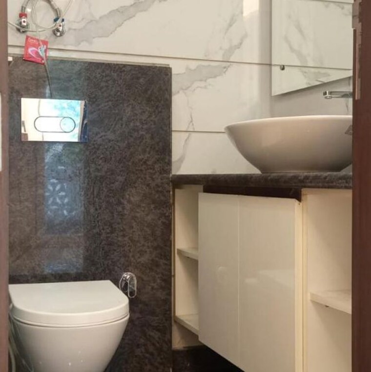 Bathroom, east of kailash 3 Bedroom 1600 Sq.Ft. Builder Floor In East Of Kailash Delhi 10020882
