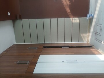 Room in 2 BHK Builder Floor at Sector 9 – for Rent