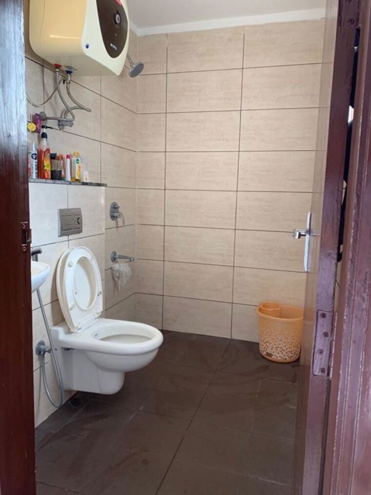 Bathroom, motiaz-royal-citi 3 Bedroom 1460 Sq.Ft. Apartment In Ambala Highway Zirakpur 10020901