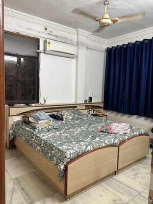 Bedroom in 2 BHK Apartment at Vishwageet CHS, Andheri West – for Rent